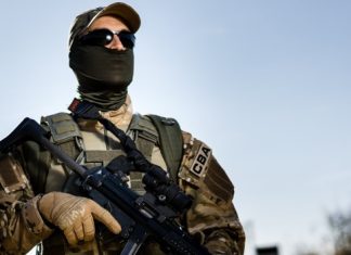 Dwóch przedsiębiorców zatrzymanych w sprawie dostaw wyposażenia dla Wojska Polskiego