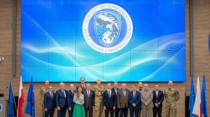 Posłowie z Komisji Obrony Narodowej odwiedzili DKWOC w Legionowie